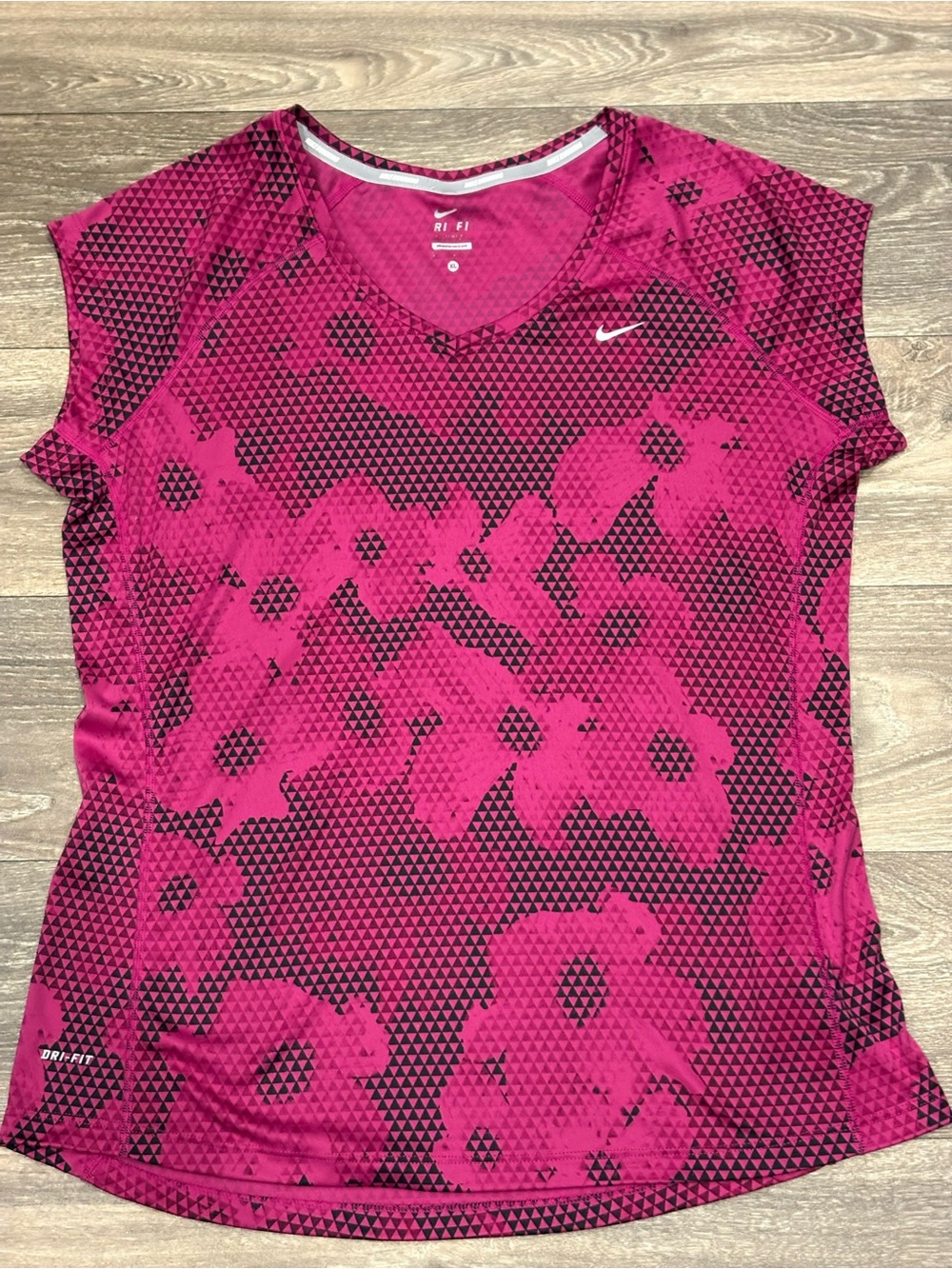 Nike Women's Magenta Floral-Print Dri-FIT Short Sleeve Tee Size XL
